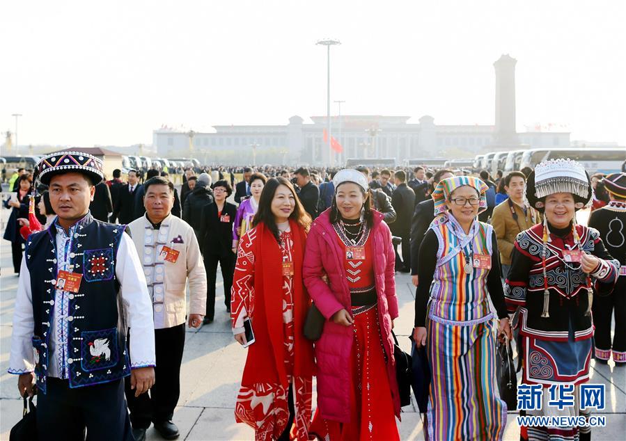 十二屆全國人大五次會議在北京閉幕 代表抵達天安門廣場