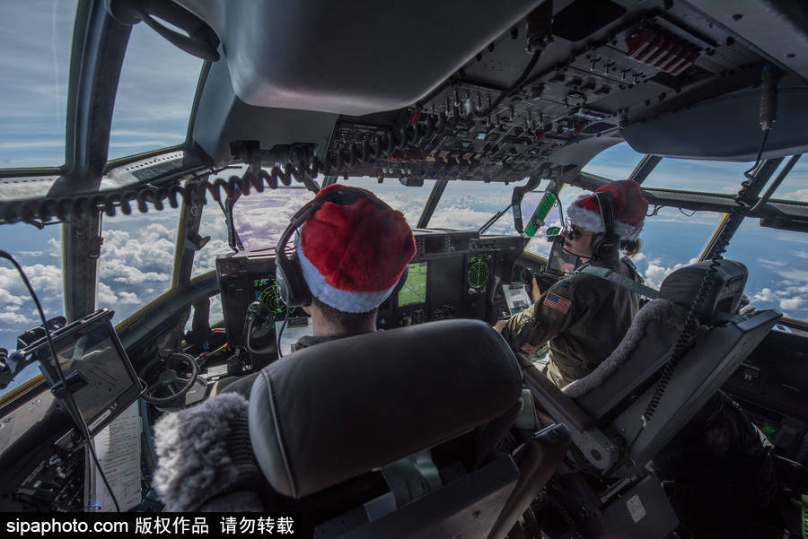 禮物從天而降！美國空軍向西太平洋島國空投“圣誕大禮包”