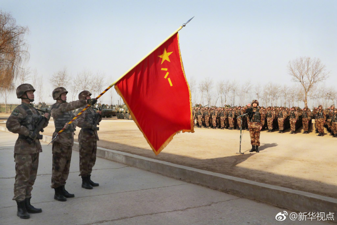 中央軍委首次舉行開訓(xùn)動員大會 習(xí)近平向全軍發(fā)布訓(xùn)令