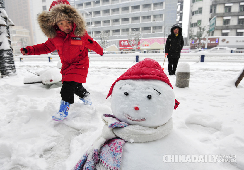 直擊我國(guó)多地迎來強(qiáng)降雪