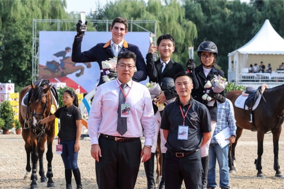 國(guó)際馬聯(lián)官方青少年賽事2018CSIO J&Y青少年馬術(shù)場(chǎng)地障礙賽在京圓滿落幕